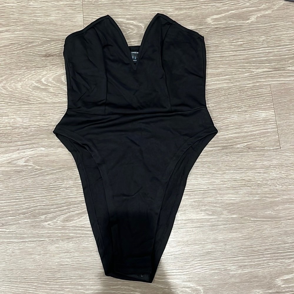 Women’s strapless bodysuit.